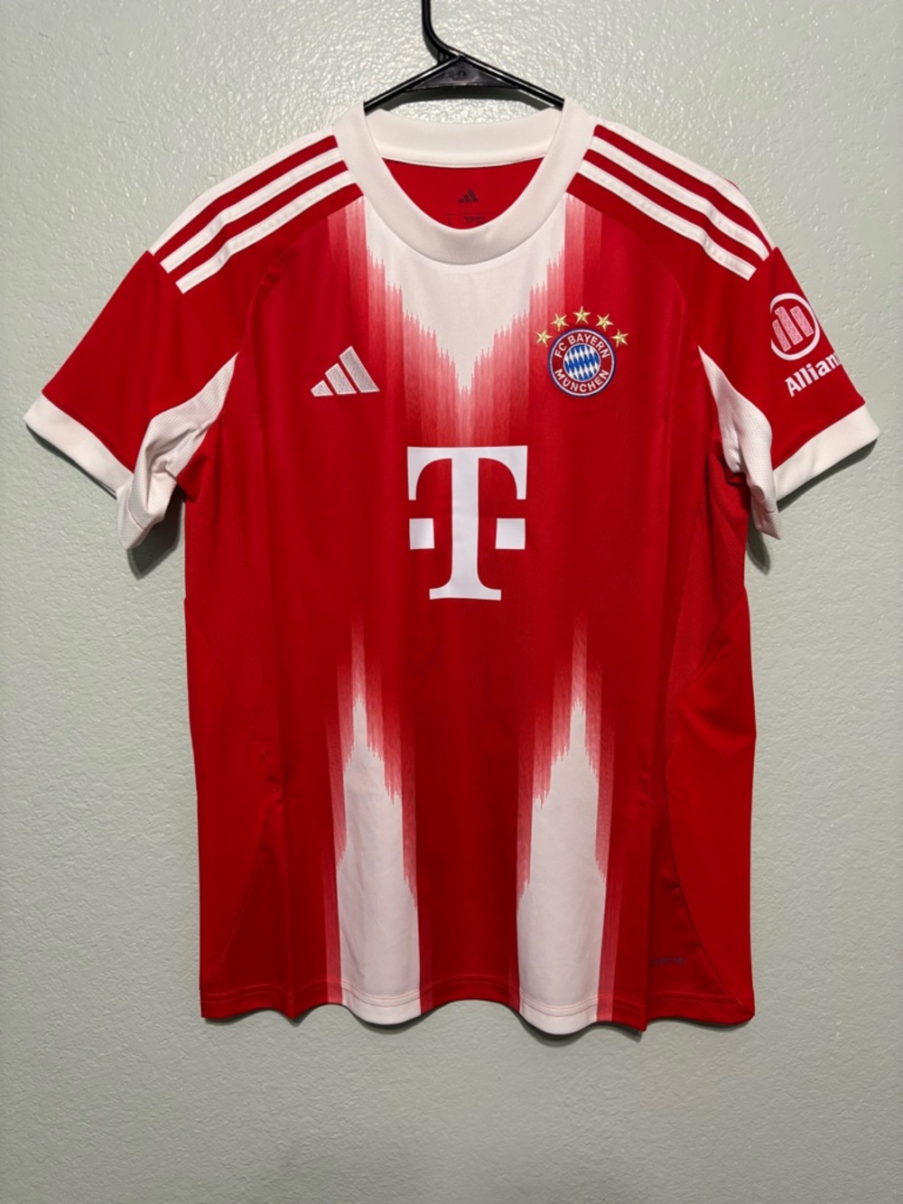 Adidas FC Bayern Munich 25/26 Women’s Home Soccer Jersey Size Large